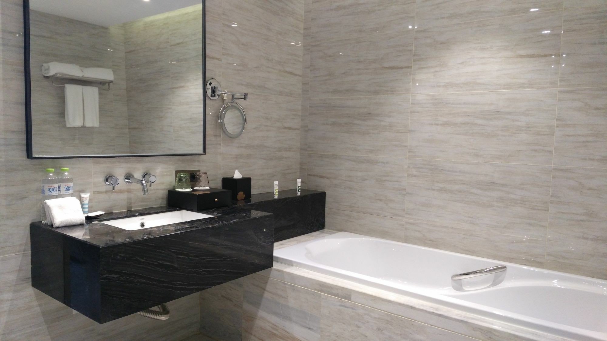 Hilton Garden Inn Wuhan Hankou Esterno foto
