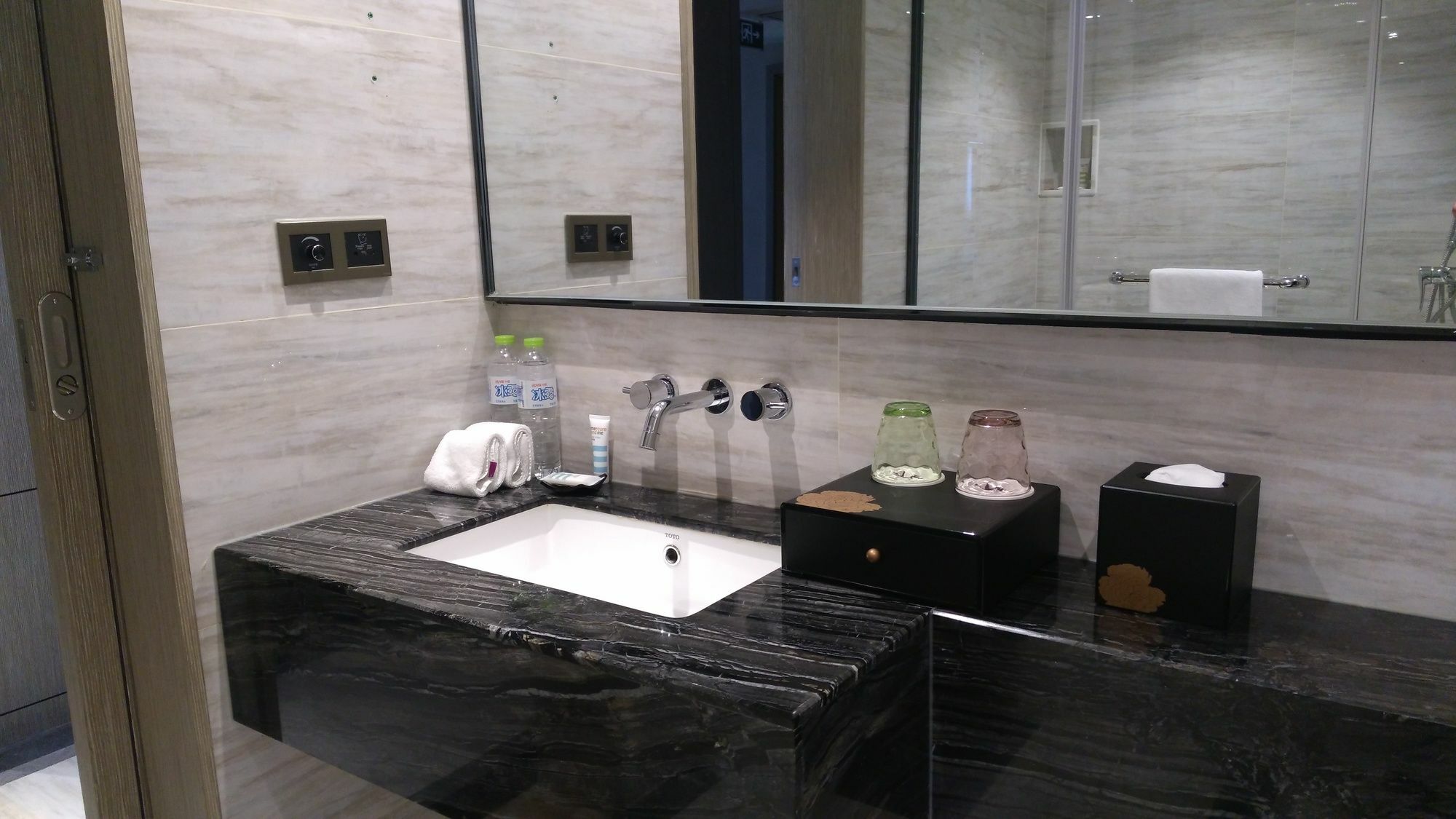 Hilton Garden Inn Wuhan Hankou Esterno foto